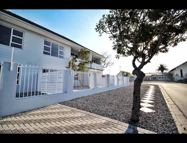 2 BEDROOM PROPERTY TO RENT IN SOUTHFIELD